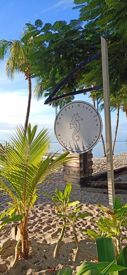The Sea Glass Inn Placencia Екстериор снимка