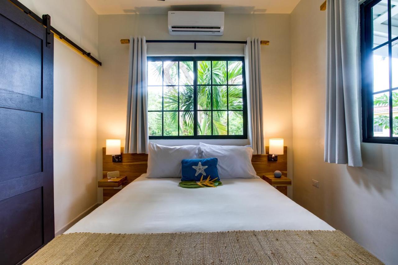 The Sea Glass Inn Placencia Екстериор снимка