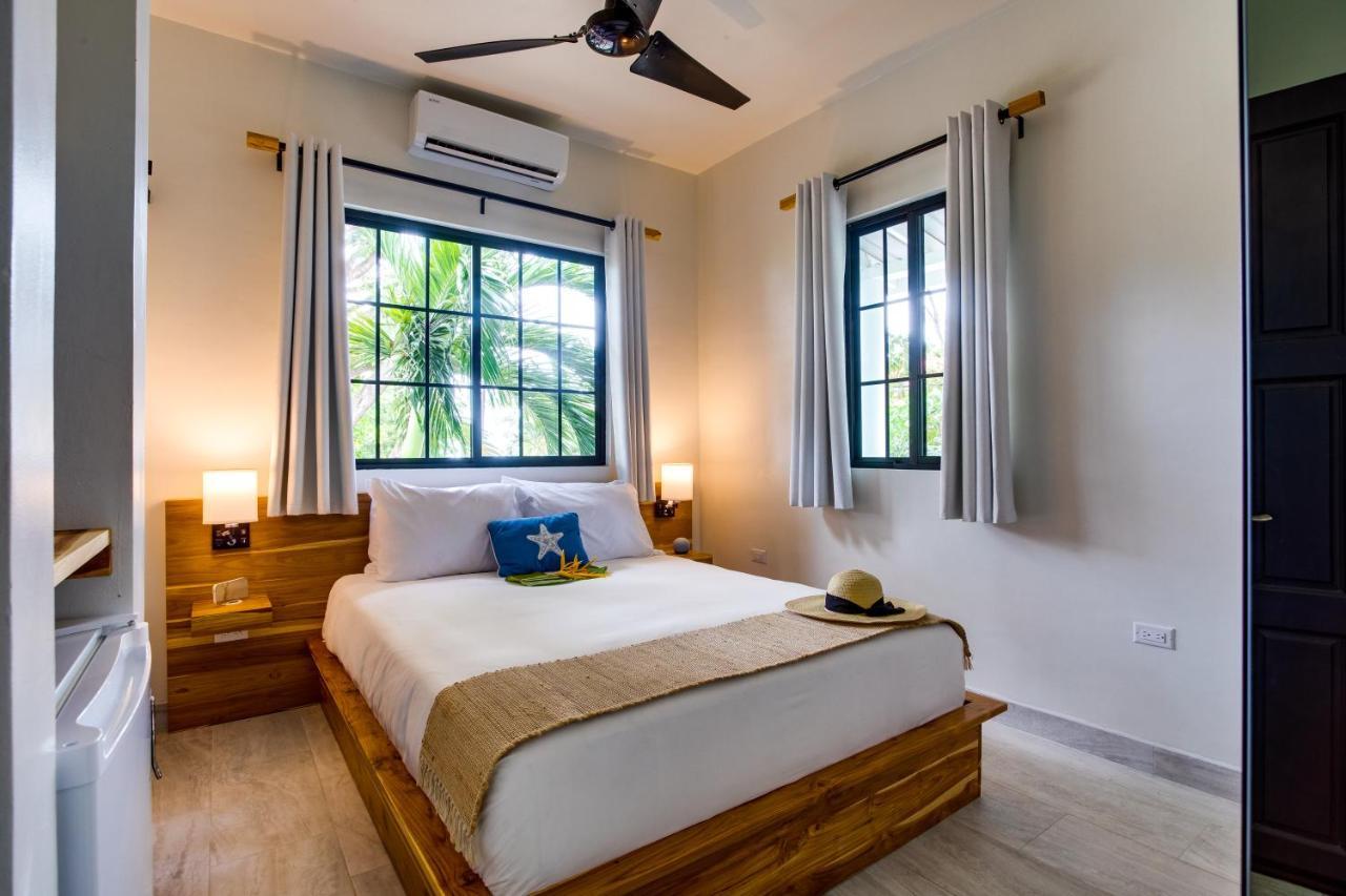 The Sea Glass Inn Placencia Екстериор снимка