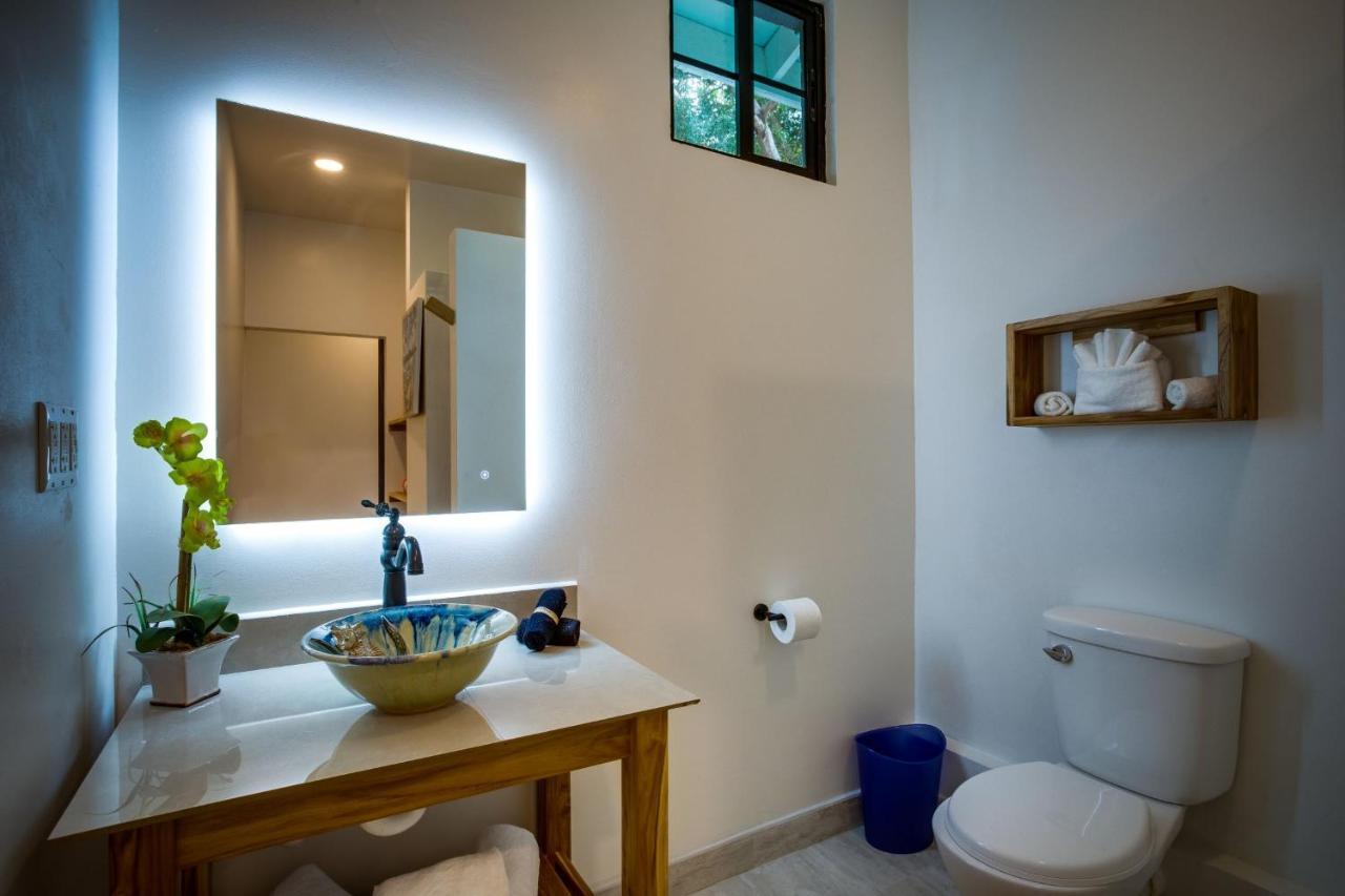 The Sea Glass Inn Placencia Екстериор снимка
